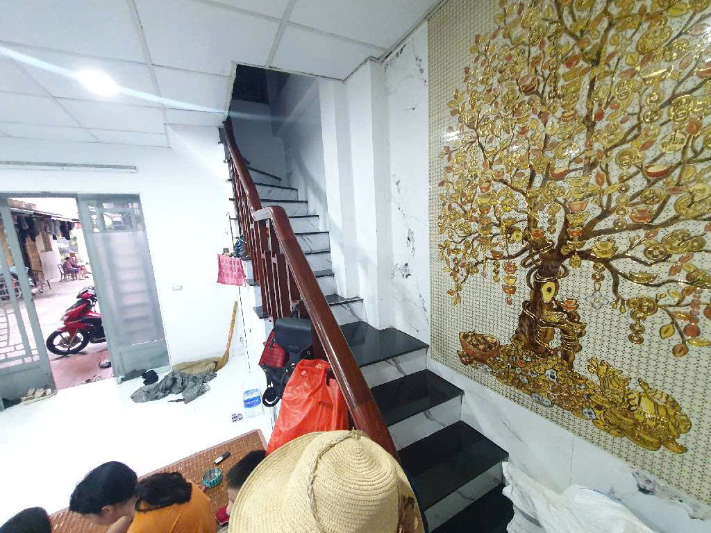 LÕI ĐỐNG ĐA - QUAN THỔ - THOÁNG SÁNG QUANH NĂM -KINH DOANH - GẦN CHỢ - CHỦ TẶNG NỘI THẤT !!!